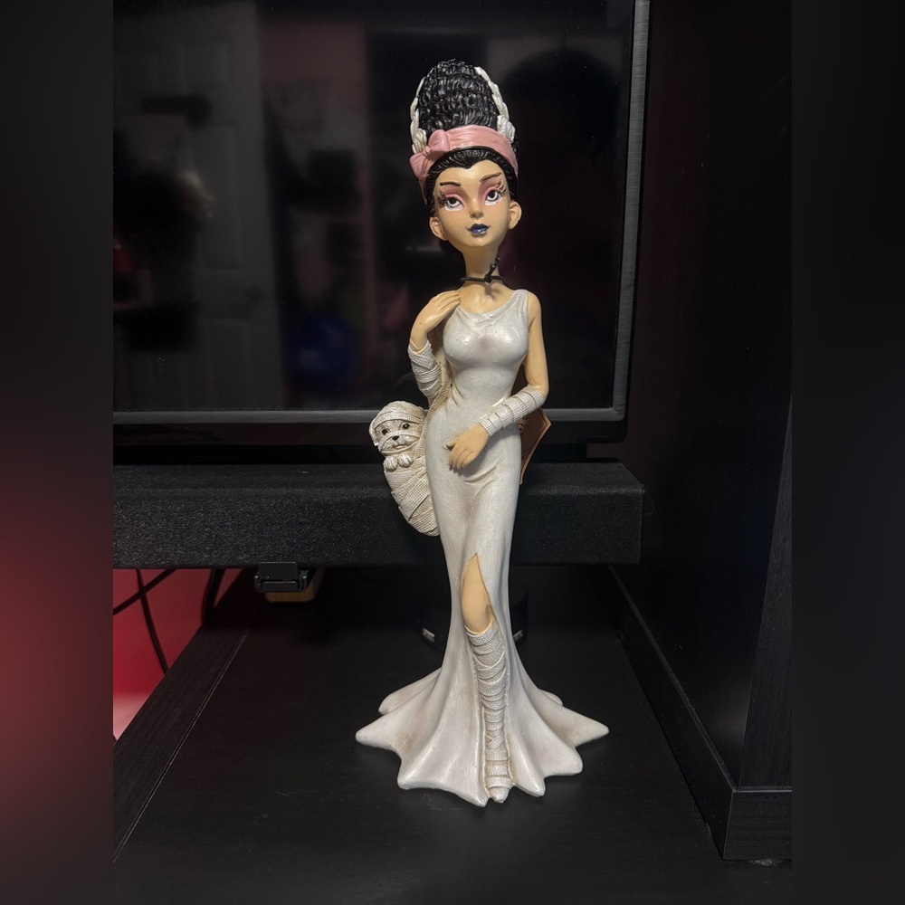 TJMaxx Bride of Frankenstein w/dog